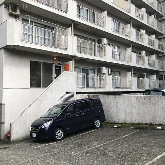 21 / 23