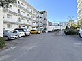 平面駐車場　月...