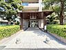 エントランス：長期修繕計画があり、将来を見据えた安心のマンション管理。