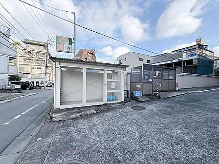 ゴミ置き場も清潔に保たれており管理体制の良さがうかがえます。