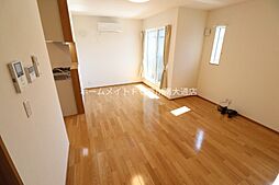 カーサ伊奈 2階1LDKのリビング/ダイニング