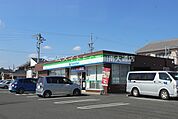 ファミリーマート豊川寿通店 587m