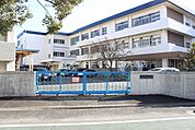 豊川市立豊小学校 689m
