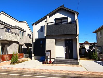 外観：敷地面積160ｍ2超！明るく開放的な　マルチスキップ＋吹抜けのあるお住まいです！