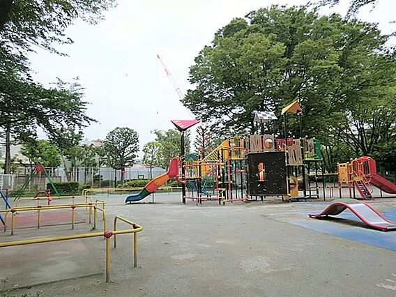 大きい公園も近...