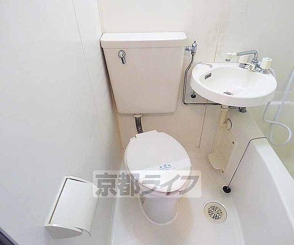 画像8:ユニットバス内のトイレです。