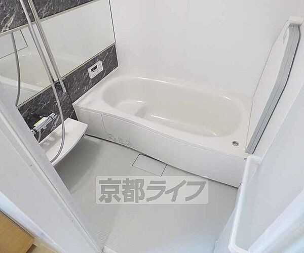 画像6:広い浴室乾燥機付バスルームです。