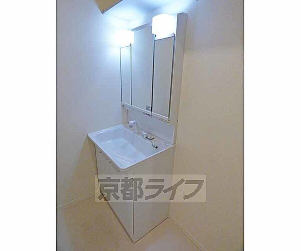 画像7:3面鏡の伸縮シャワー洗面台です。