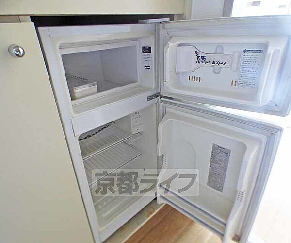 画像17:備え付けのミニ冷蔵庫です。