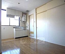 京都市営烏丸線 国際会館駅 徒歩1分の賃貸マンション 2階ワンルームのリビング/ダイニング