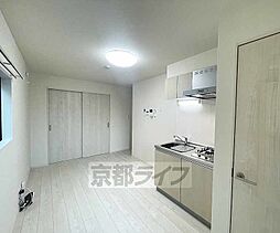 JR山陰本線 円町駅 徒歩7分の賃貸アパート 3階1DKのリビング/ダイニング