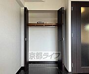 十分な収納力を確保したクローゼットです。
