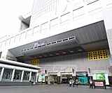 ジェイアール京都伊勢丹まで500m ＪＲ京都駅にあるデパートといえばこの伊勢丹