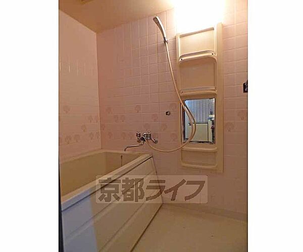 画像17:可愛いタイルデザインの浴室です。