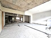 【リノベーション中】全室フローリング。お掃除がラクなのはもちろん、どんなインテリアにも馴染むシンプルな内装です。