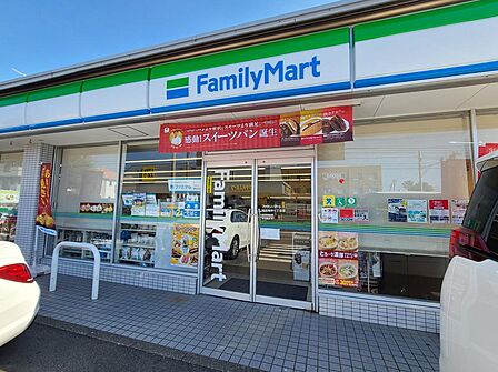 ファミリーマート鵠沼海岸七丁目店 徒歩約3分