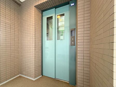 エレベーター完備。居住階までスムーズに上がることができます。