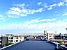 バルコニー：都市機能の利便性と豊かな緑に恵まれた生活環境です。