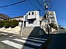 外観：前面道路含む外観写真