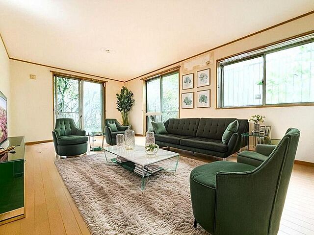 リビング/ダイニング 八王子市元八王子町2丁目