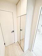 居室以外にも収納があり、家中スッキリ片づけられます。