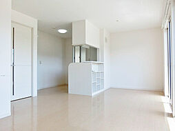 リビングタウン貴生川 B棟 1階2LDKのリビング/ダイニング