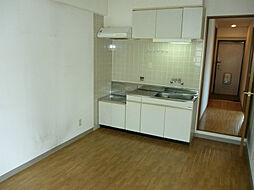 プリミエ貴生川 2階2DKのリビング/ダイニング