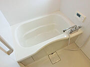 便利なサーモスタット水栓を採用した浴室。