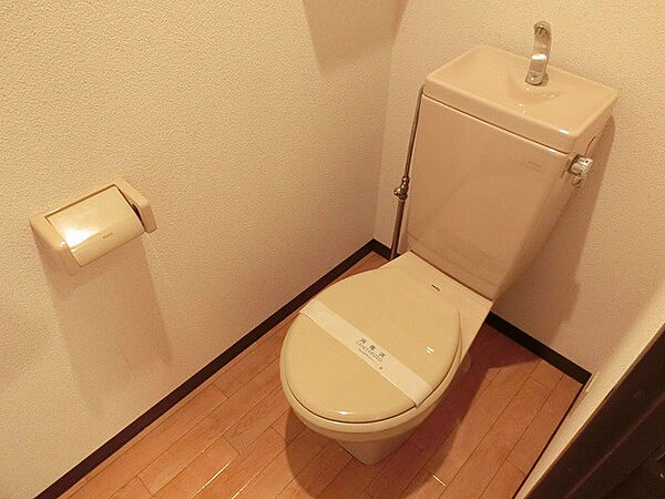 画像10:シンプルでお手入れのしやすいトイレ