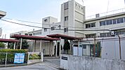 加須市立礼羽小学校（832m）