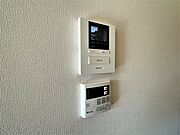 モニター付きインターフォンを採用し防犯対策もOk。