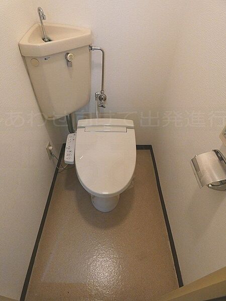 画像8:トイレ　※温水洗浄便座がある場合はサービス備品