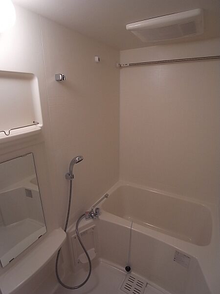 画像5:浴室乾燥機付きのバスルーム