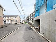 ●〇窓枠から切り取られた写真のような澄み切った光景。季節の移り変わりとともに穏やかな生活〇● 
