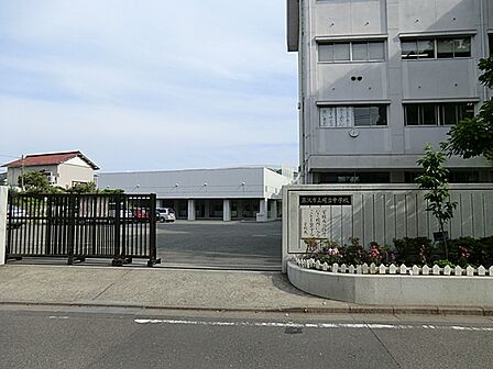 藤沢市立明治中学校