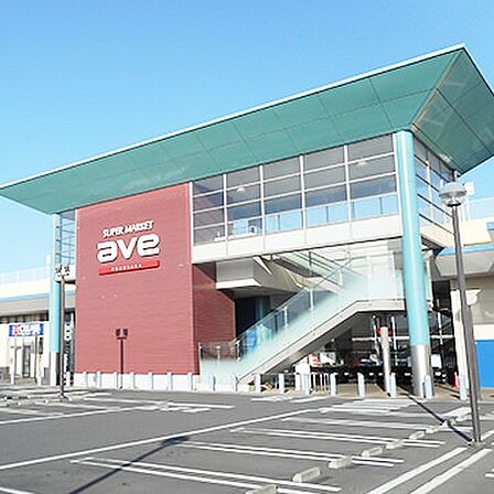 【フレスポ 綾瀬店】1528m 駐車場は広い平面駐車場と、建物屋上にあります。トイレも完備。エレベーターも広く使いやすいです。