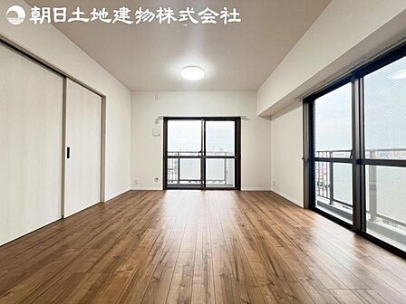 【リビング】ご家族の一日のはじまりも一日の終わりも、いつもこの空間から。お家のなかで特にこだわって頂きたい空間です。