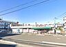 周辺：駐車場もあり、ちょっとした買い物などにも便利です。