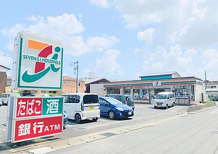 駐車場も停めやすく、店内も見て回りやすいです。
