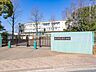 周辺：【寒川町立南小学校】750ｍ　可愛らしい時計台が目印で、校舎の色が特徴的な建物です。 かなり校庭が広いです。