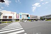 イオンレイクタウン 徒歩13分。ショッピングセンター 1000m