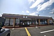 セブンイレブン草加谷塚バイパス店 徒歩7分。 550m