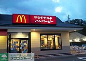 マクドナルド 徒歩7分。ファストフード 560m