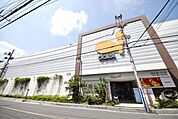 ダイエー草加店 徒歩8分。 590m