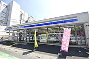 ローソン草加氷川店 徒歩5分。 360m