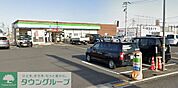 ファミリーマート越谷南荻島北店 徒歩4分。 310m