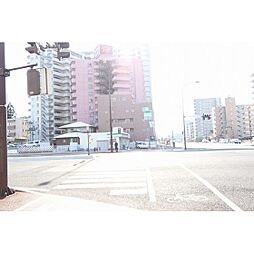 コンビニ「ファミリーマート二十人町店まで326ｍ」