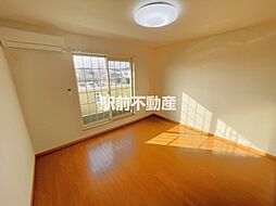 シャン・イリーデB 203 2階1LDKのリビング/ダイニング