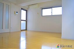 イムズ・コスモス 301 3階1Kのリビング/ダイニング