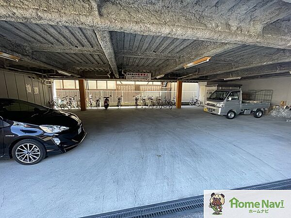 画像23:駐輪場・駐車場